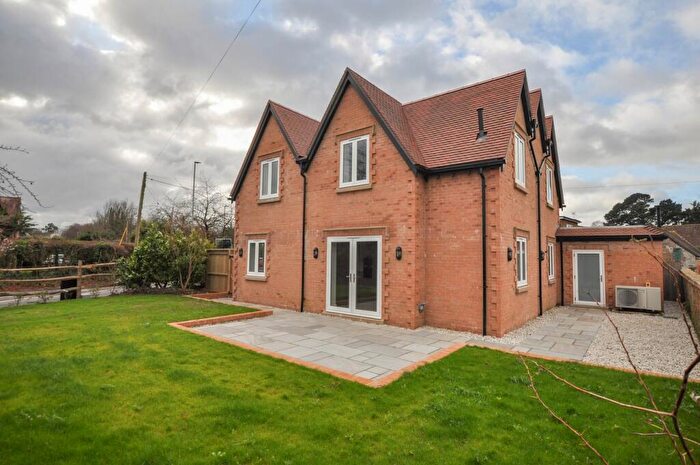 4 Bedroom Detached House For Sale In Oakley Lane, Wimborne, BH21