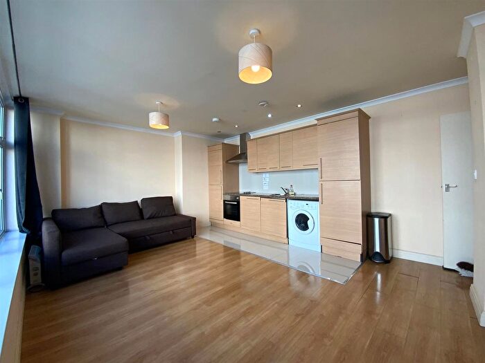 1 Bedroom Flat To Rent In King Street, Hammersmith, W6