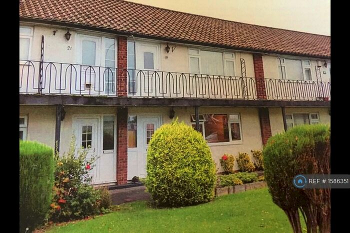 1 Bedroom Flat To Rent In Spanish Court, Burgess Hill, RH15