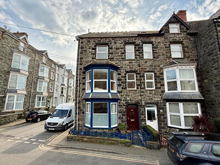6 Bedroom Semi-Detached House For Sale In Marine Road, Barmouth, LL42