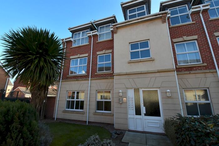 2 Bedroom Flat To Rent In Robinson Court, Chilwell, Beeston, Nottingham, NG9