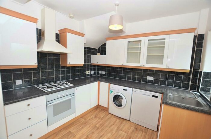 3 Bedroom Semi-Detached House To Rent In Hillview Drive, Clarkston, Glasgow, G76