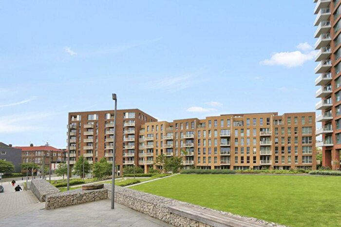 1 Bedroom Flat To Rent In Oxley Square, Bow, London, E3