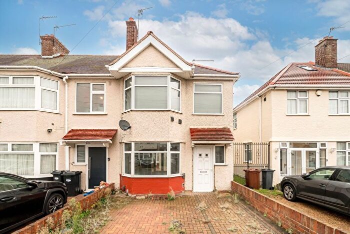3 Bedroom Property For Sale In Clifford Road, Hounslow, TW4