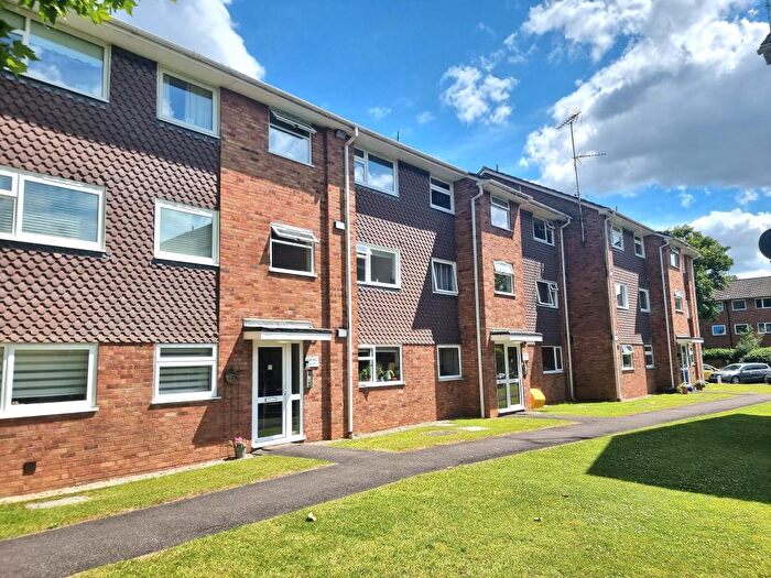 2 Bedroom Flat To Rent In Liebenrood Road, Prospect Park, RG30