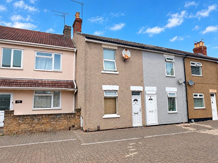 2 Bedroom House For Sale In Percy Street, Swindon, SN2