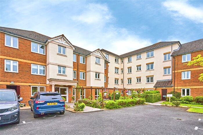 1 Bedroom Flat For Sale In Perrin Court, Ashford, TW15