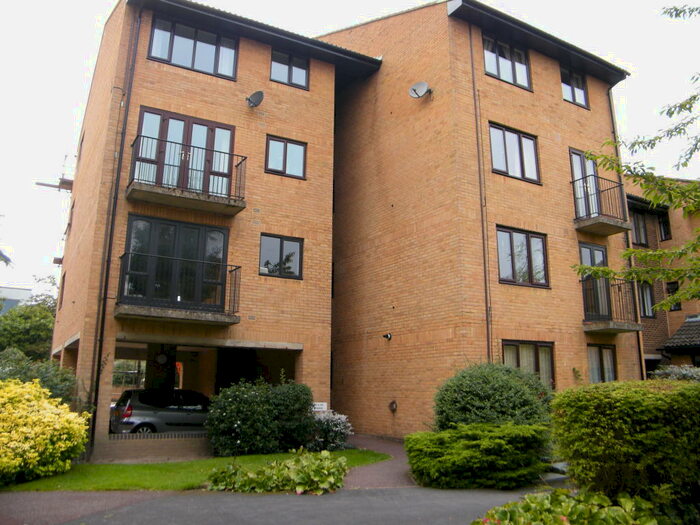 2 Bedroom Apartment To Rent In The Rowans, Central Woking, GU22