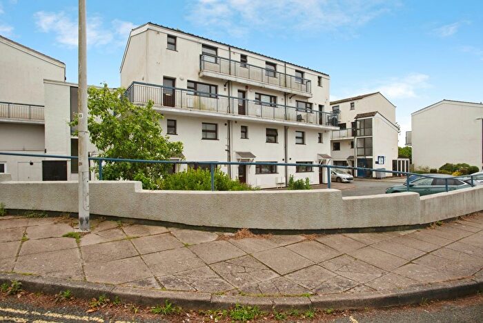 3 Bedroom Maisonette For Sale In Raglan Road, Plymouth, Devon, PL1
