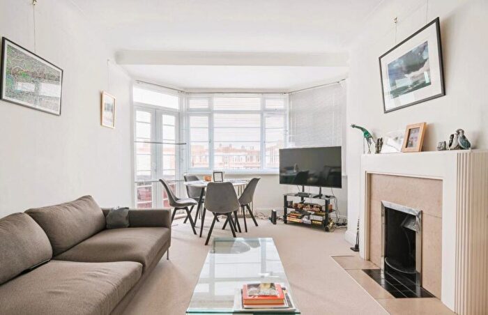 1 Bedroom Flat For Sale In Belsize Avenue, Belsize Park, London, NW3
