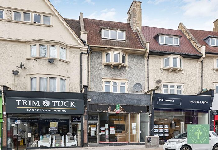 6 Bedroom Terraced House For Sale In Green Lanes, Palmers Green, London, N13