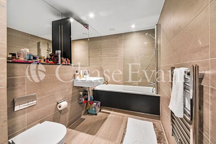 1 Bedroom Flat For Sale In Hester House, Connington Road, Lewisham, London, SE13
