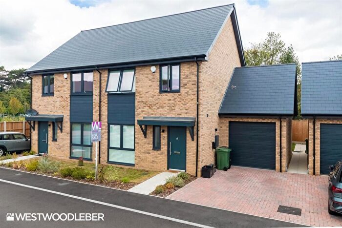 3 Bedroom Semi Detached House For Sale In New River Gardens, Broxbourne, EN10