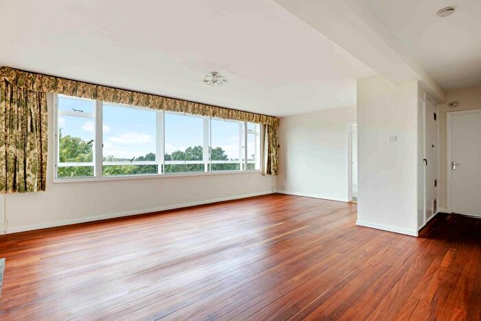 2 Bedroom Flat To Rent In Glenhurst Court, SE19