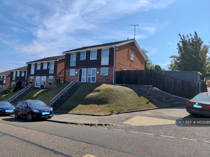 3 Bedroom Semi-Detached House To Rent In Devon Road, Luton, LU2