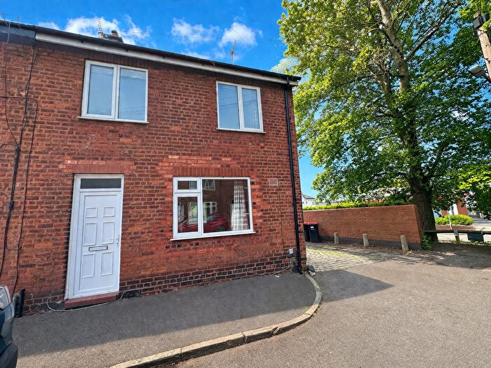 3 Bedroom End Terrace House To Rent In Oak Street, Northwich, CW9
