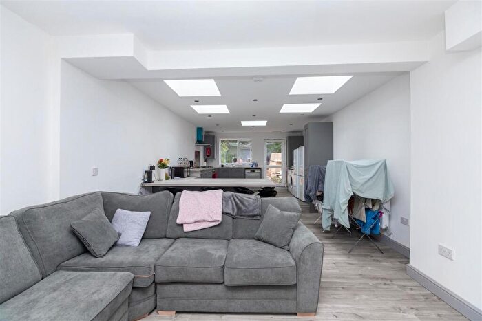 5 Bedroom House To Rent In Harborne Lane, Selly Oak, Birmingham, West Midlands, B29