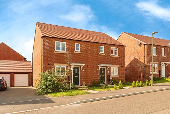 3 Bedroom Semi-Detached House For Sale In Jackson Road, Banbury, OX16