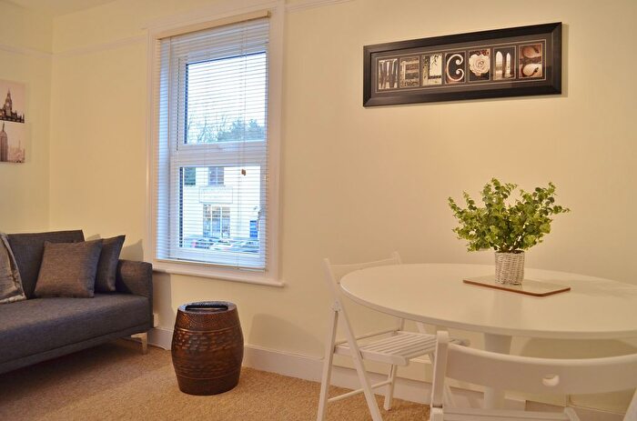 2 Bedroom Flat To Rent In Cross Street, Oxford, Oxfordshire, OX4