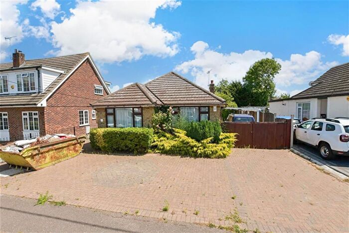 2 Bedroom Detached Bungalow For Sale In First Avenue, Wickford, Essex, SS11