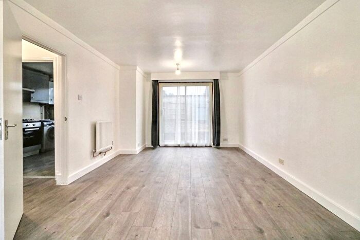 3 Bedroom Terraced House To Rent In Travellers Lane, Hatfield, AL10