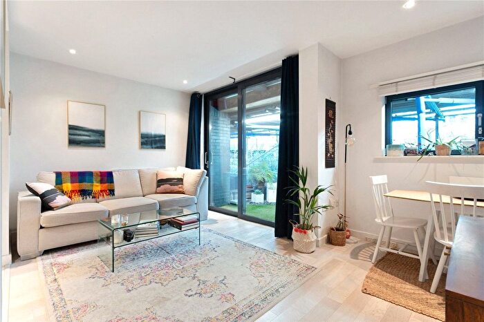 1 Bedroom Flat For Sale In Drayton Park, London, N5