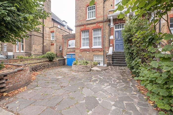 2 Bedroom Flat To Rent In Oakhill Road, London, SW15