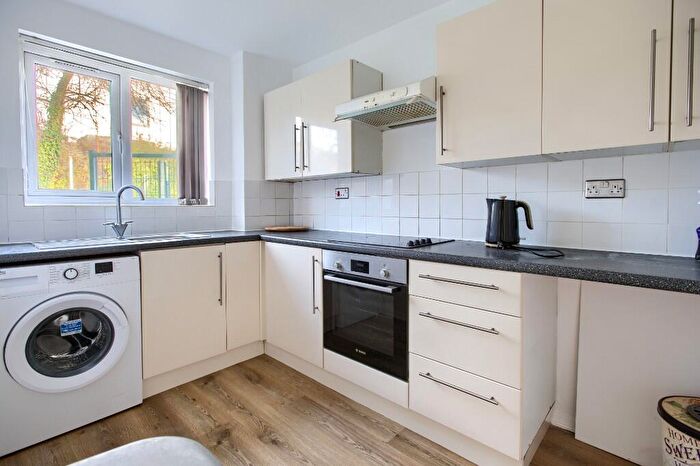 1 Bedroom Apartment To Rent In Gandhi Close, Walthamstow, London, E17