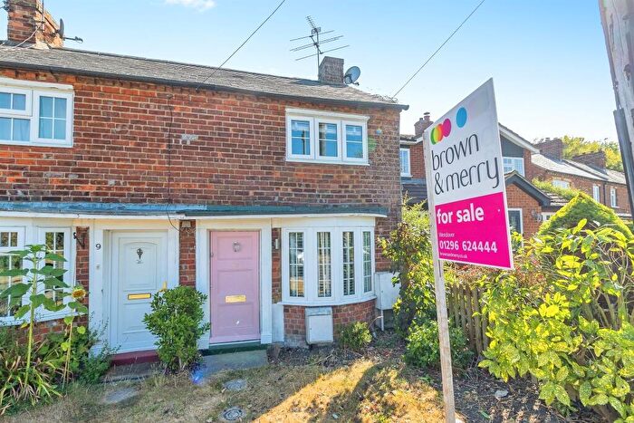 2 Bedroom Character Property For Sale In Chalkshire Cottages, Butlers Cross, Aylesbury, HP17