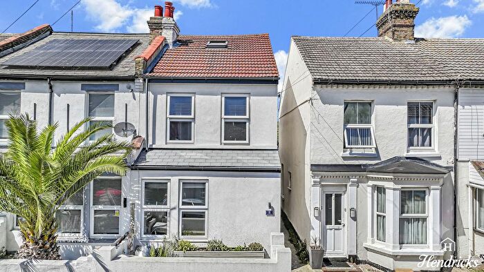 4 Bedroom Semi-Detached House For Sale In Seaview Road, Southend-On-Sea, SS3