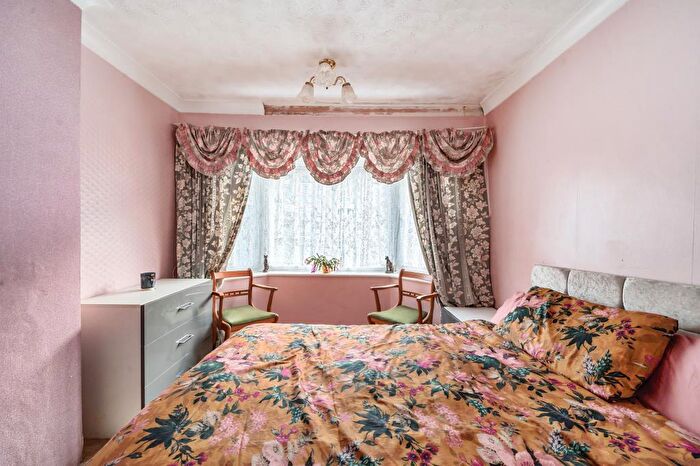 2 Bedroom Detached Bungalow For Sale In High Wycombe, Keep Hill, Buckinghamshire, HP11