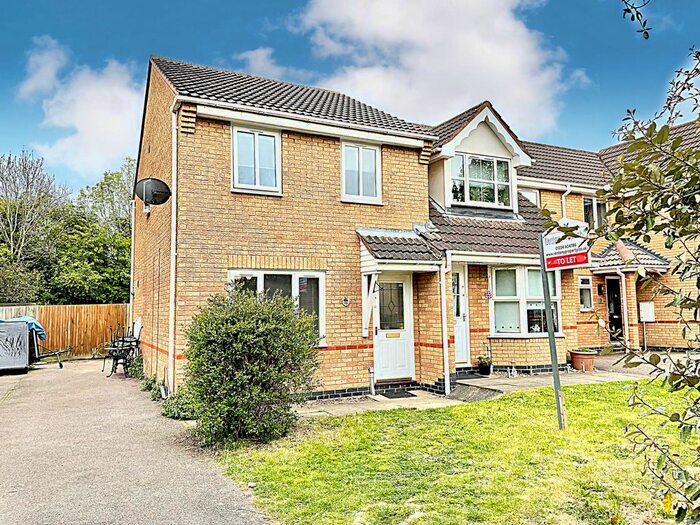 3 Bedroom End Of Terrace House To Rent In Kirkstall Close, Bedford, MK42