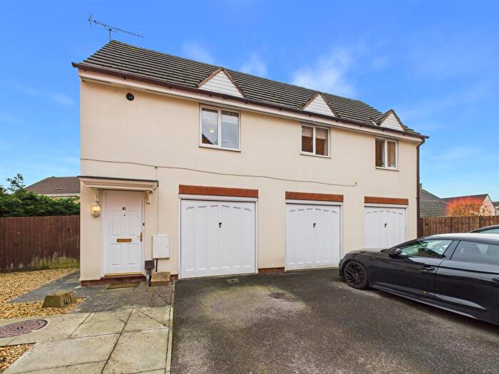 2 Bedroom Detached House For Sale In Curlew Drive, Chippenham, SN14