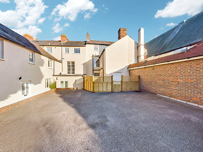 3 Bedroom Town House For Sale In London Road, Horsham, RH12