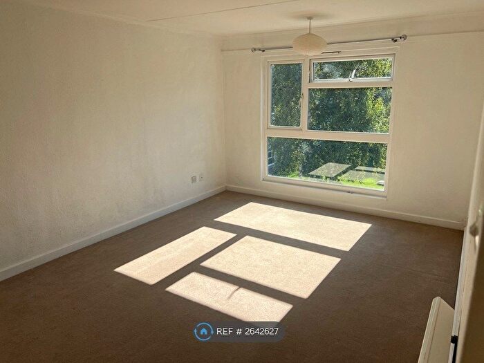 1 Bedroom Flat To Rent In Hornbeam Road, Buckhurst Hill, IG9