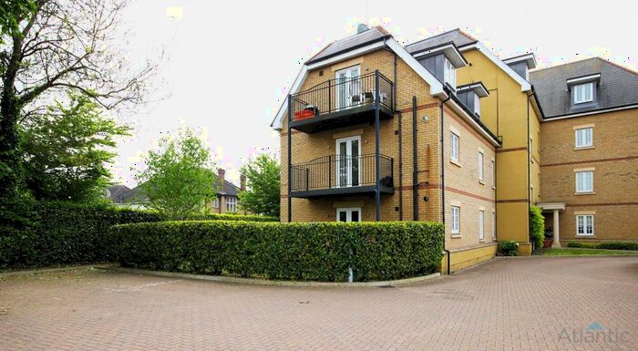 2 Bedroom Flat To Rent In A River Bank, Winchmore Hill, N21