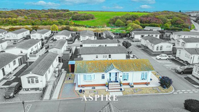 2 Bedroom Mobile Home For Sale In Creek Road, Canvey Island, SS8