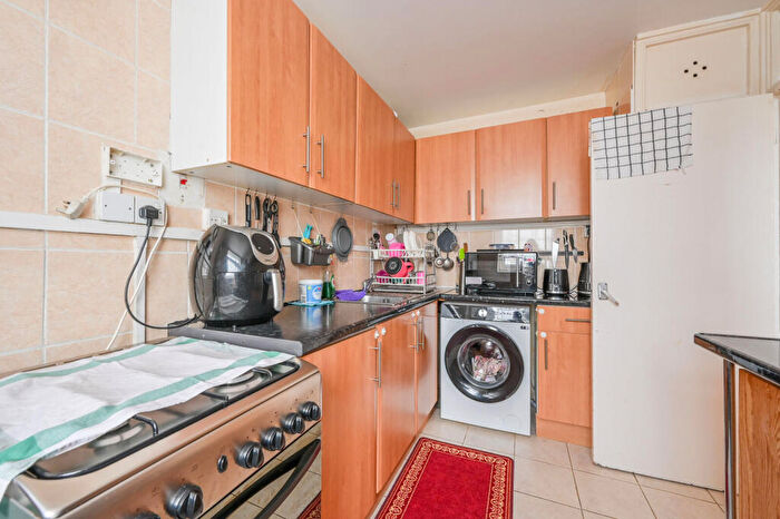 2 Bedroom Flat For Sale In Talbot House, Tower Hamlets, London, E14
