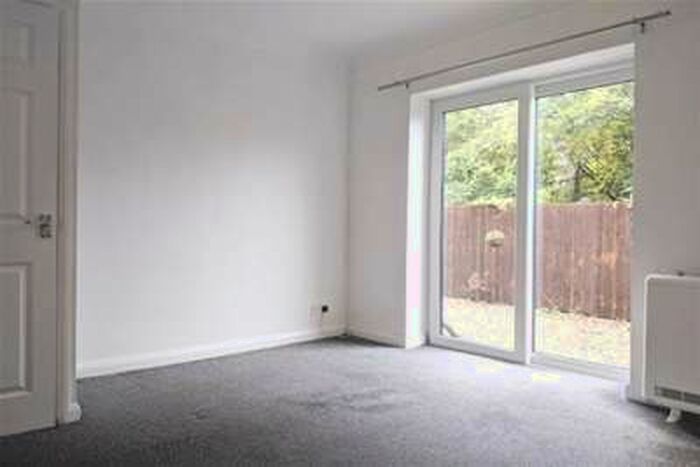 2 Bedroom Flat To Rent In Earls Court, Croft Road, Eaglescliffe, TS16