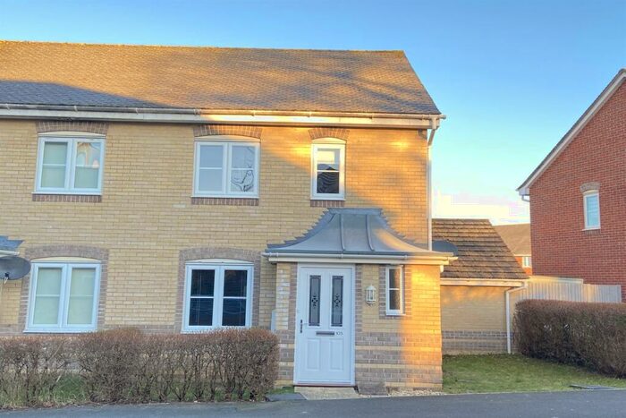 3 Bedroom House To Rent In Wiltshire Crescent, Basingstoke, RG22