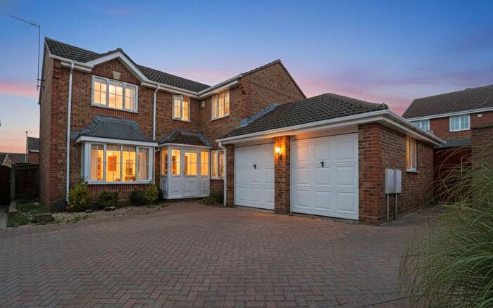 5 Bedroom Detached House For Sale In Waytown Close, Poole, BH17