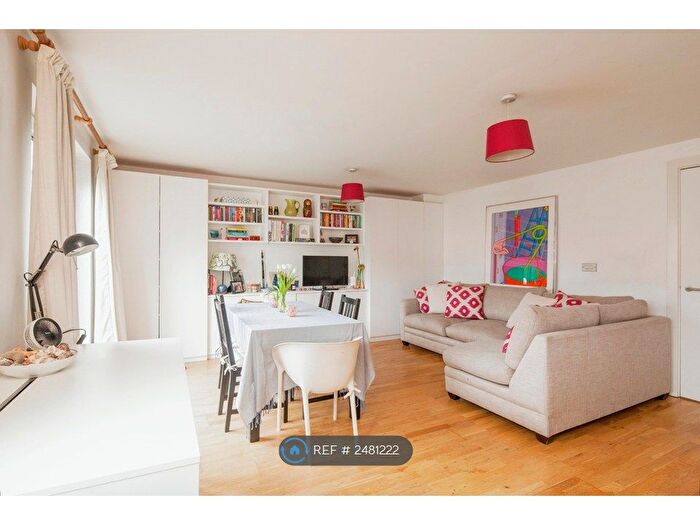 2 Bedroom Flat To Rent In Stane Grove, London, SW9