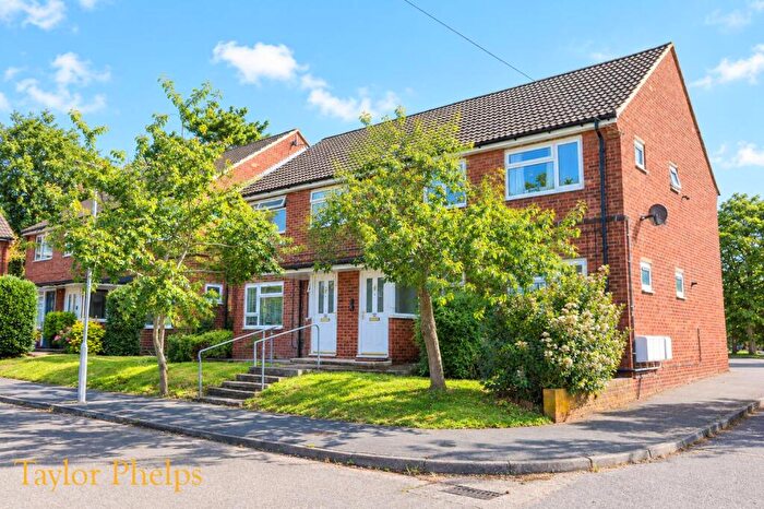 1 Bedroom Maisonette For Sale In Berkeley Close, Ware - Chain Free, SG12