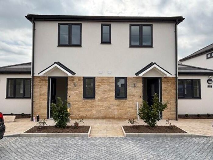 1 Bedroom Flat To Rent In Milestone Road, Carterton, Oxfordshire, OX18