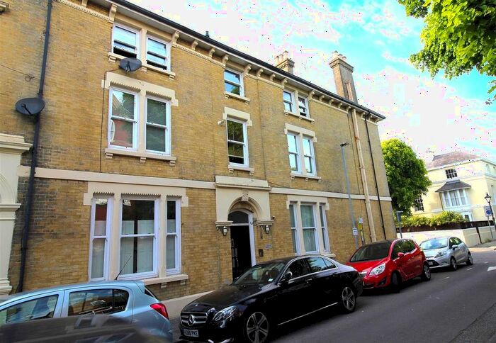 2 Bedroom Flat To Rent In Elphinstone Road, Southsea, PO5