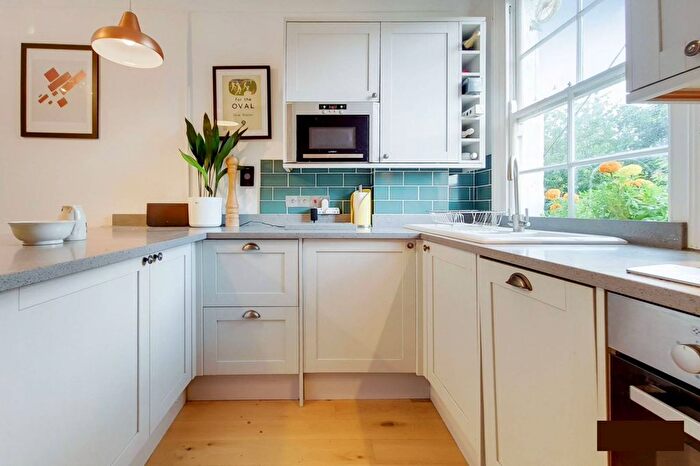 2 Bedroom Flat To Rent In Hackford Road, Oval, London, SW9