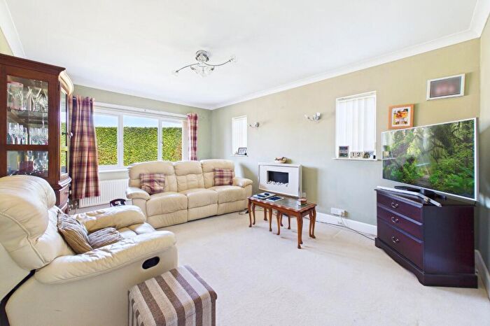 6 Bedroom Detached House For Sale In Insley Crescent, Broadstone, Dorset, BH18 - Photo 3