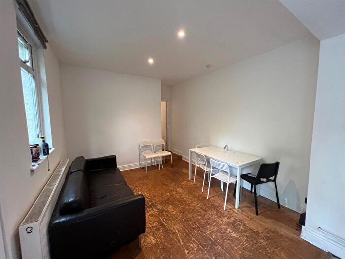 1 Bedroom Private Hall To Rent In Colum Road, Cardiff, CF10