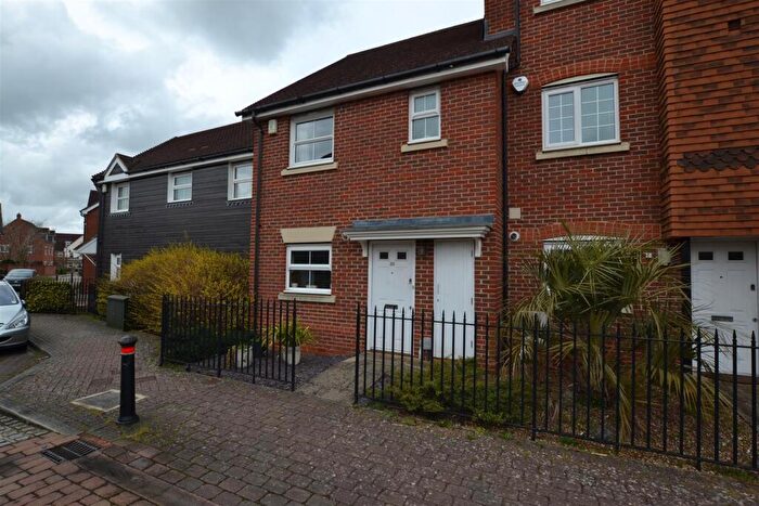 3 Bedroom Terraced House For Sale In Giffard Lane, Fleet, GU51