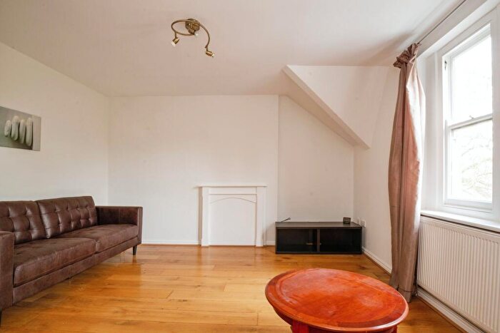 2 Bedroom Apartment To Rent In Penylan Road, Penylan, CF23